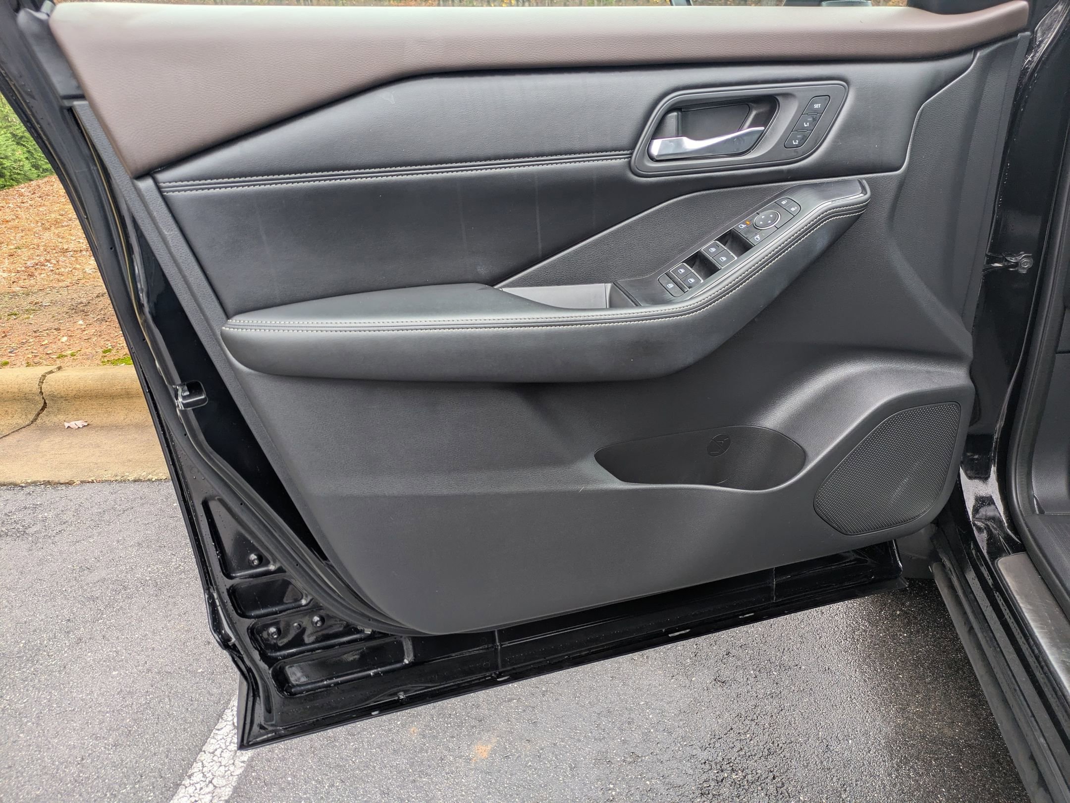 Used 2022 Nissan Rogue SL w/ SL Premium Package image 10