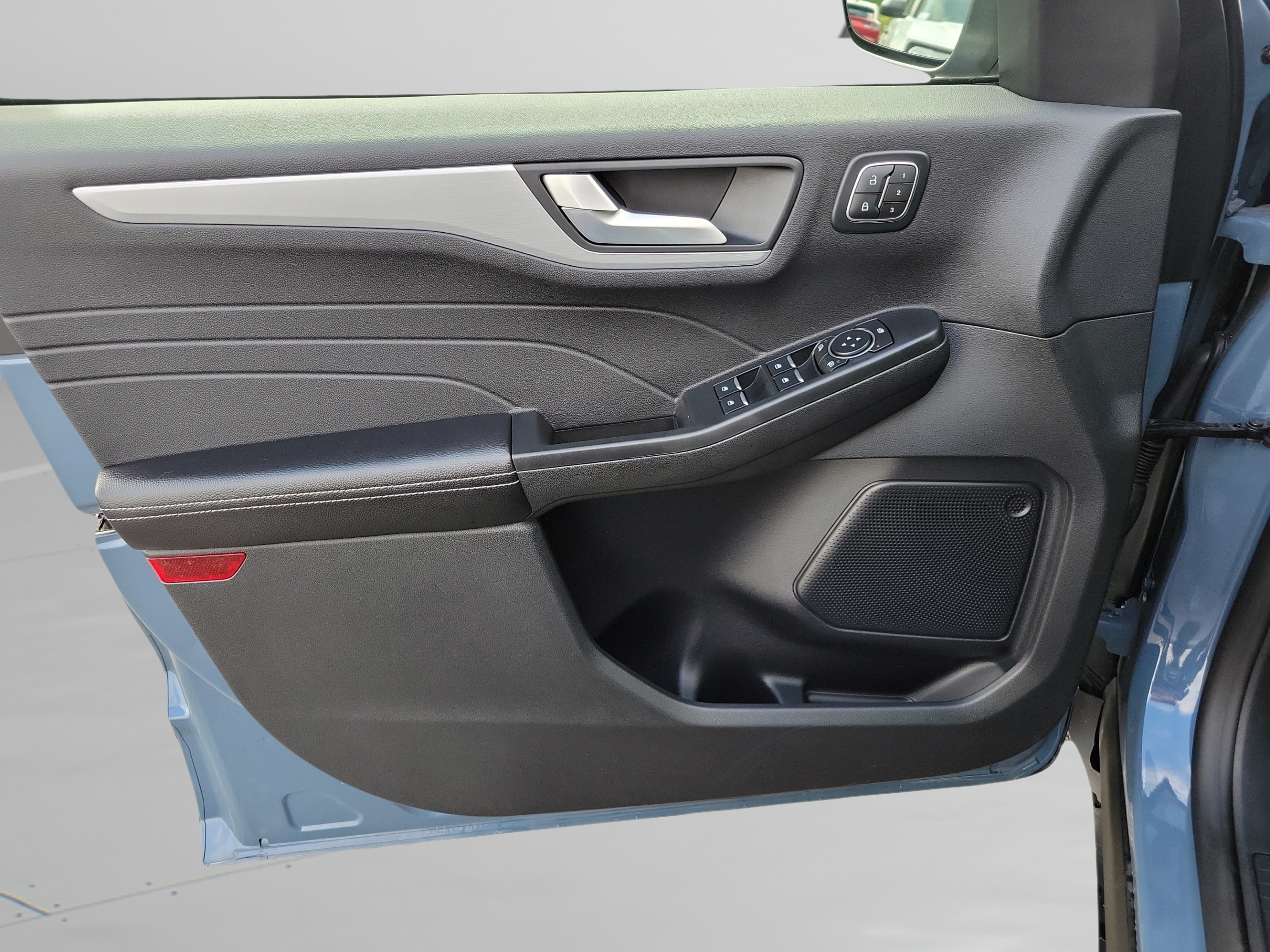 Certified 2025 Ford Escape Platinum AWD/4WD image 18