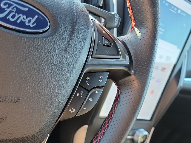 Certified 2024 Ford Edge ST-Line w/ Class II Trailer Tow Package AWD/4WD image 17