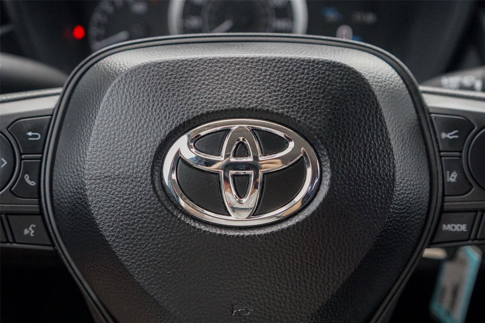 Used 2020 Toyota Corolla LE FWD image 14