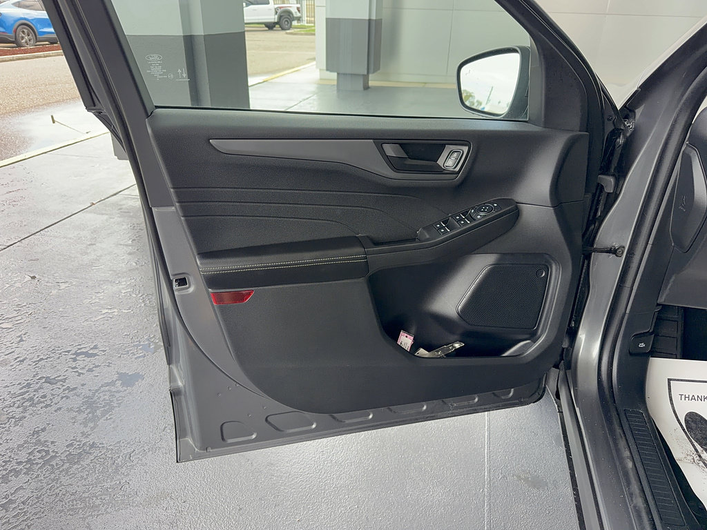 Certified 2025 Ford Escape Active FWD image 8