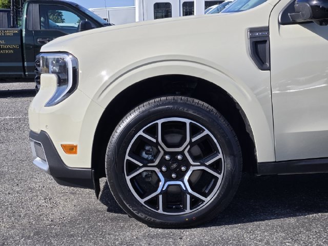 Certified 2025 Ford Maverick Lariat w/ 4K Tow Package AWD/4WD image 9