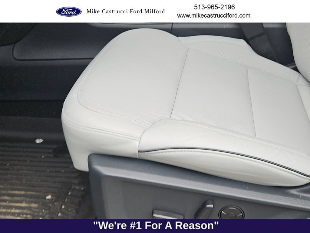 Certified 2025 Ford Expedition Platinum w/ Platinum Ultimate Package AWD/4WD image 24