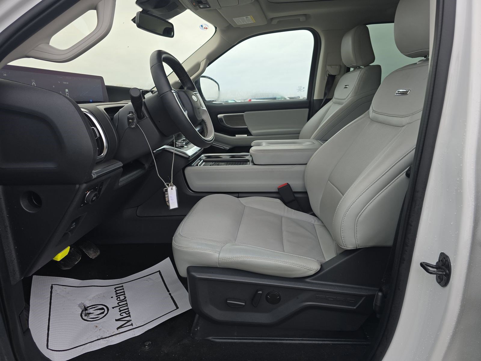 Certified 2025 Ford Expedition Platinum image 12