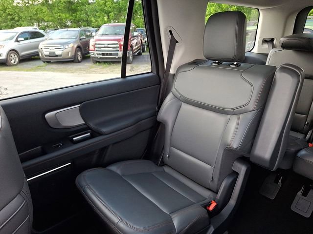 Certified 2025 Ford Expedition Active AWD/4WD image 25