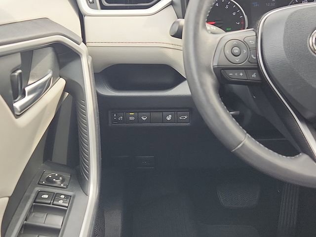 Used 2020 Toyota RAV4 XLE w/ Convenience Package image 12