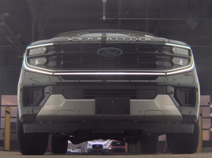 Certified 2025 Ford Expedition Max Platinum image 12