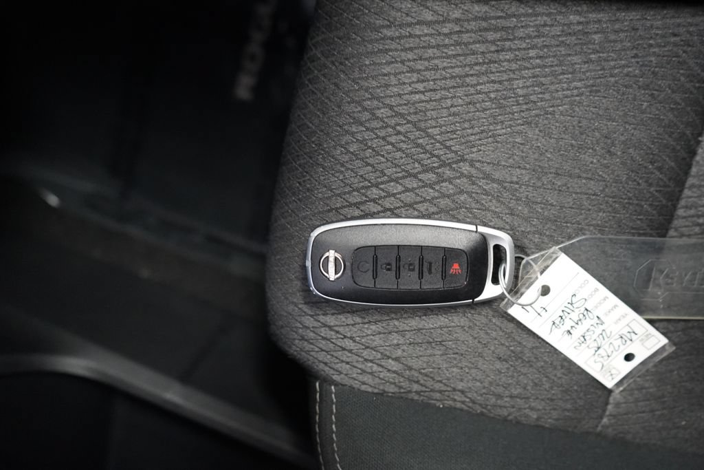 Used 2025 Nissan Rogue SV FWD image 39