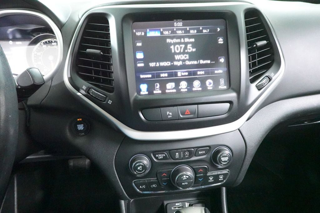 Used 2017 Jeep Cherokee Overland AWD/4WD image 16