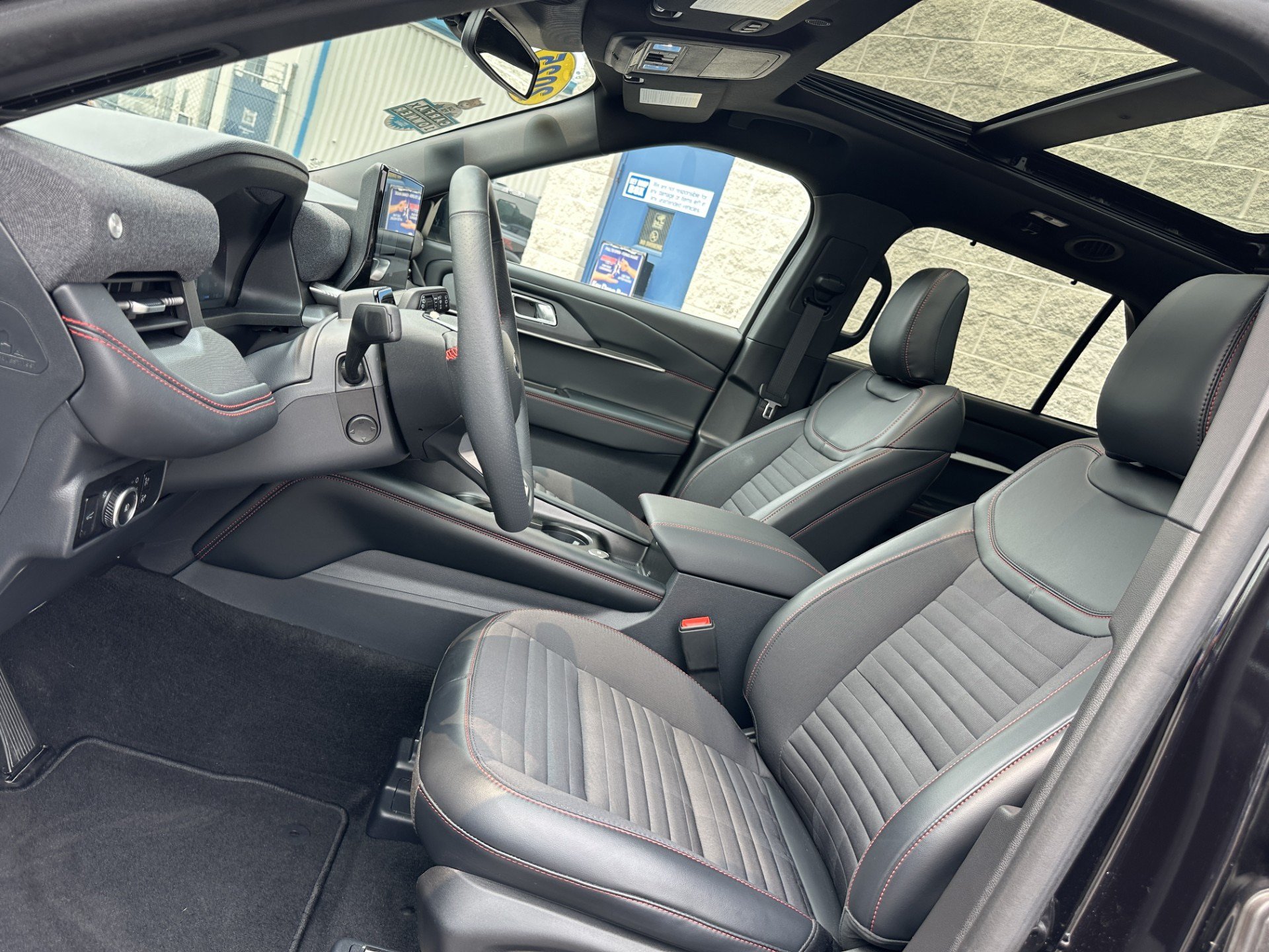 Certified 2025 Ford Explorer ST-Line w/ Premium Package AWD/4WD image 10