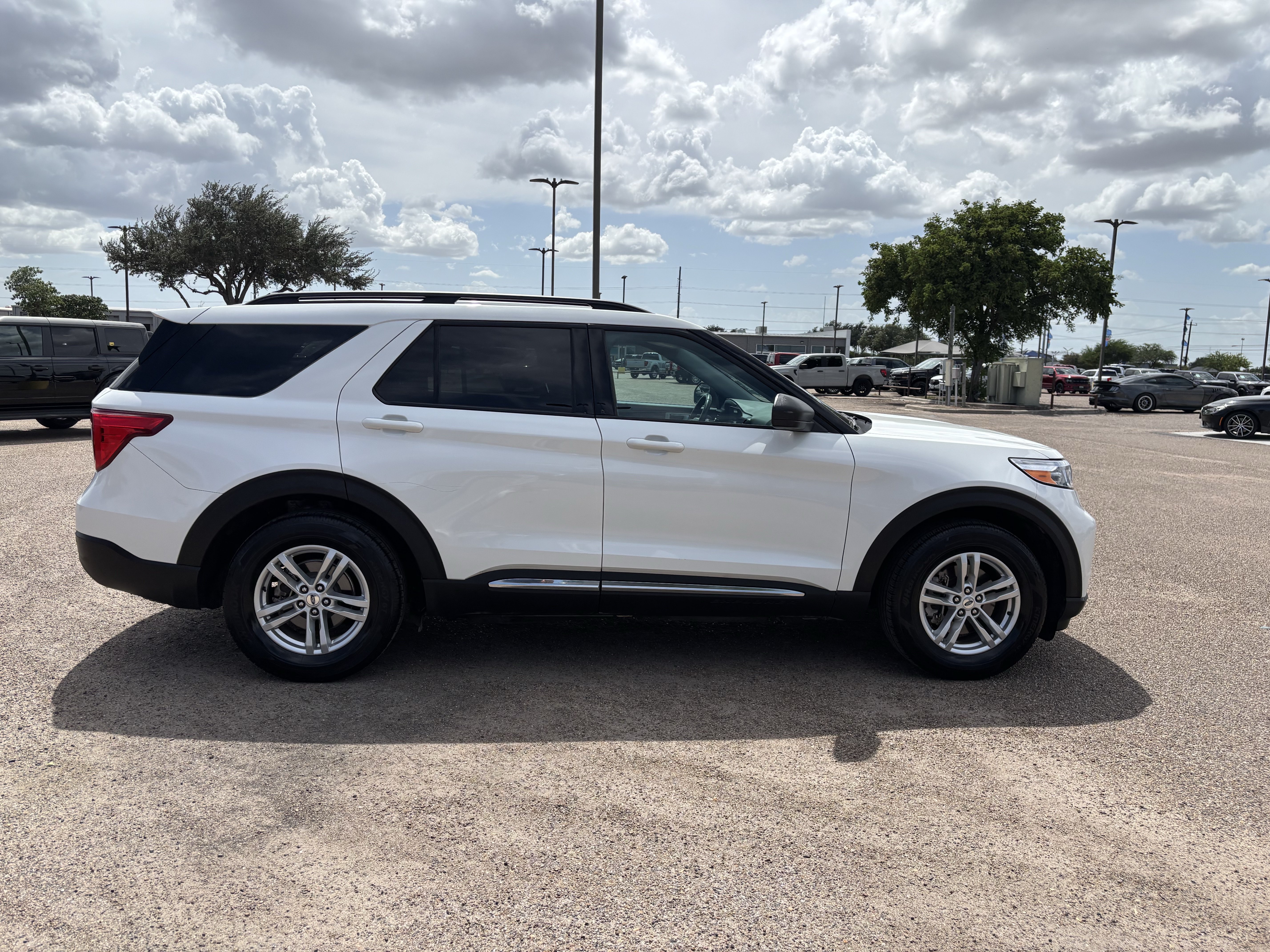 Certified 2023 Ford Explorer XLT RWD image 4