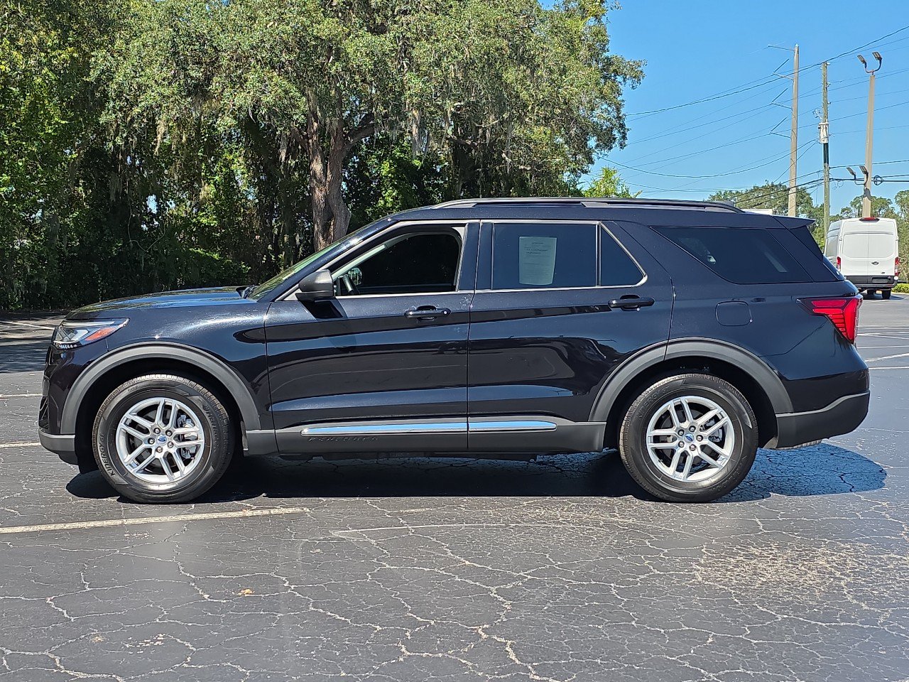 Certified 2025 Ford Explorer Active w/ Active Comfort Package RWD image 9