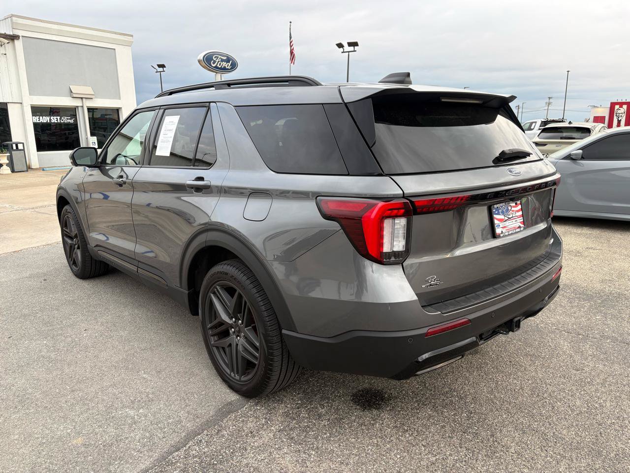 Certified 2025 Ford Explorer ST-Line w/ Premium Package AWD/4WD image 5
