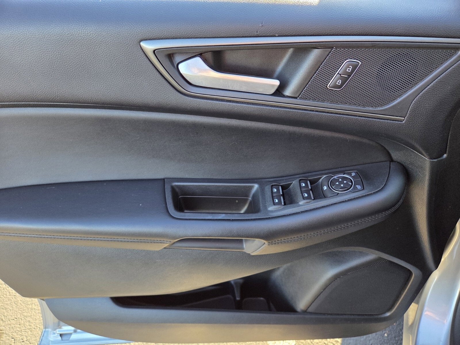 Certified 2023 Ford Edge SE w/ Black Appearance Package image 17