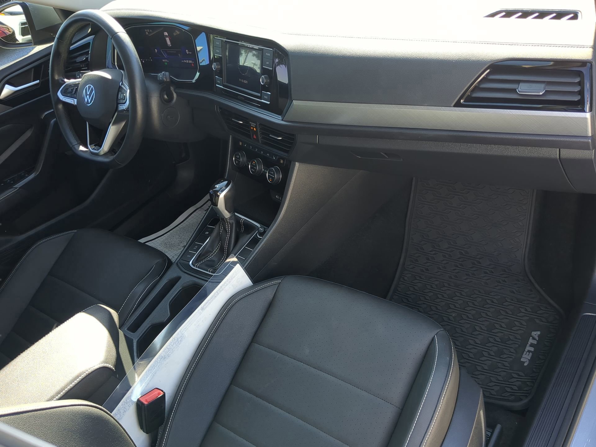 Used 2024 Volkswagen Jetta SE image 40