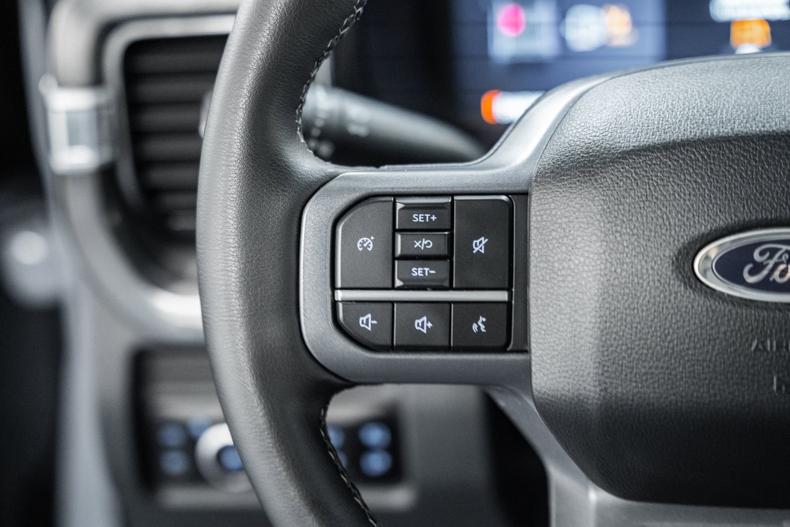 Certified 2025 Ford F250 Lariat w/ Black Appearance Package image 36