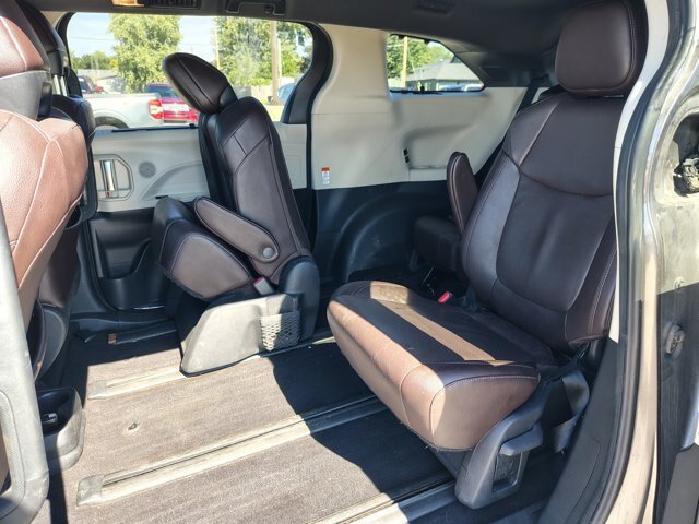 Used 2021 Toyota Sienna Platinum AWD/4WD image 12