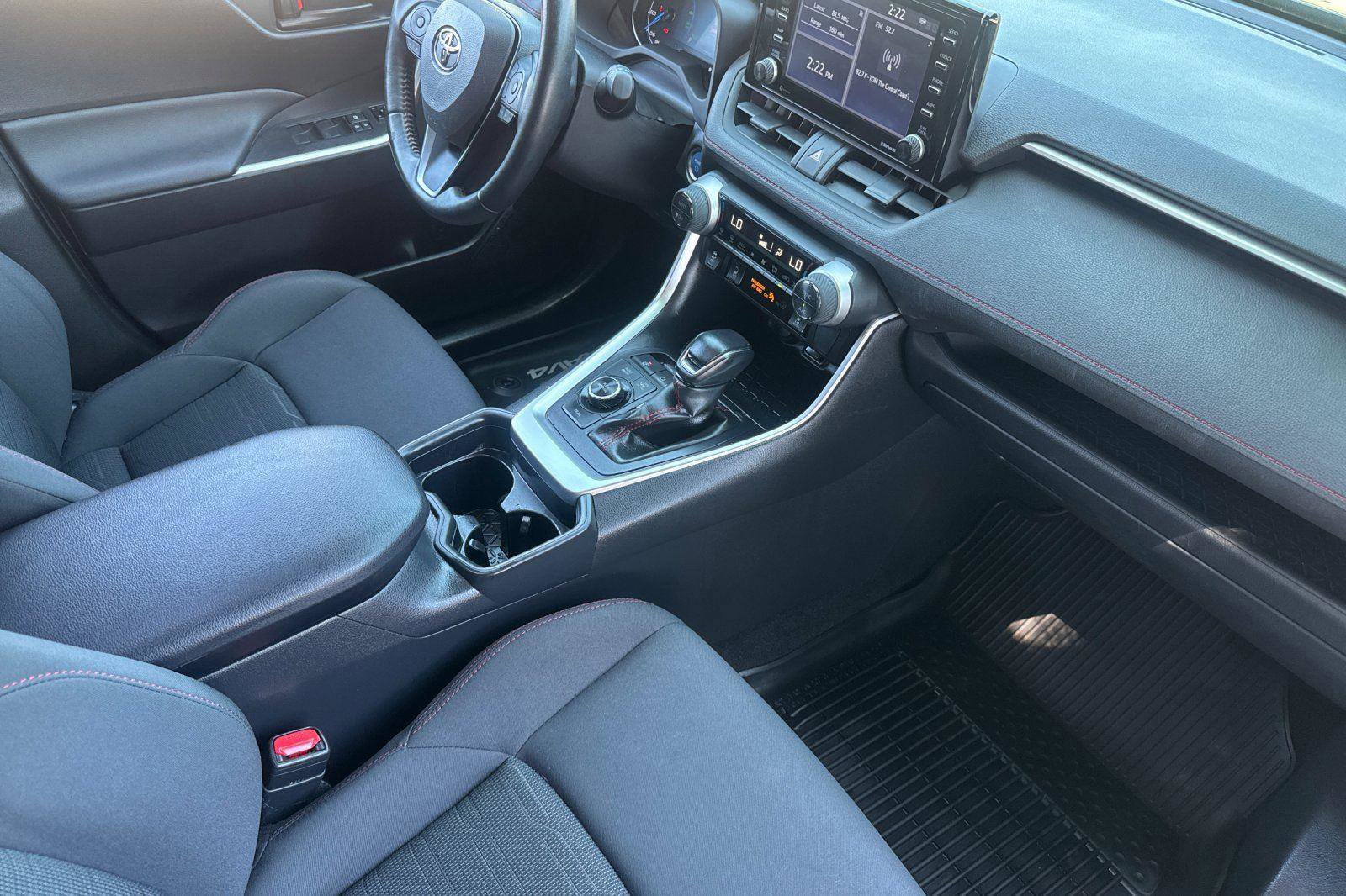 Used 2021 Toyota RAV4 SE w/ Weather & Moonroof Package AWD/4WD image 15