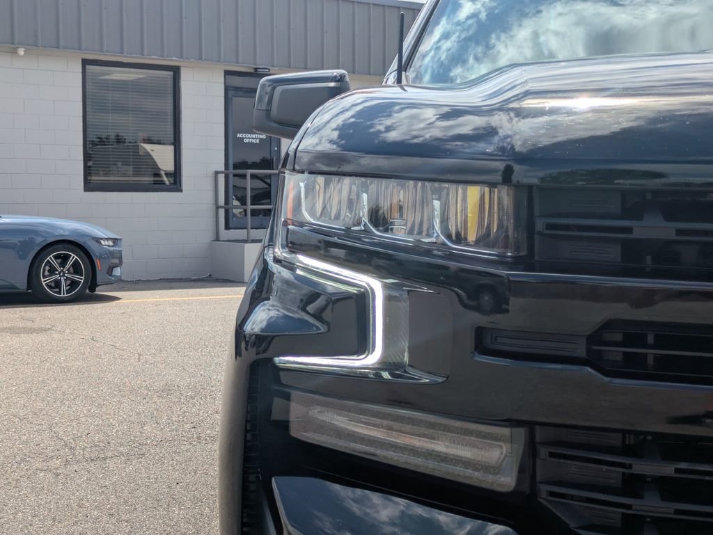 Used 2021 Chevrolet Silverado 1500 LT Trail Boss w/ Bed Protection Package AWD/4WD image 11