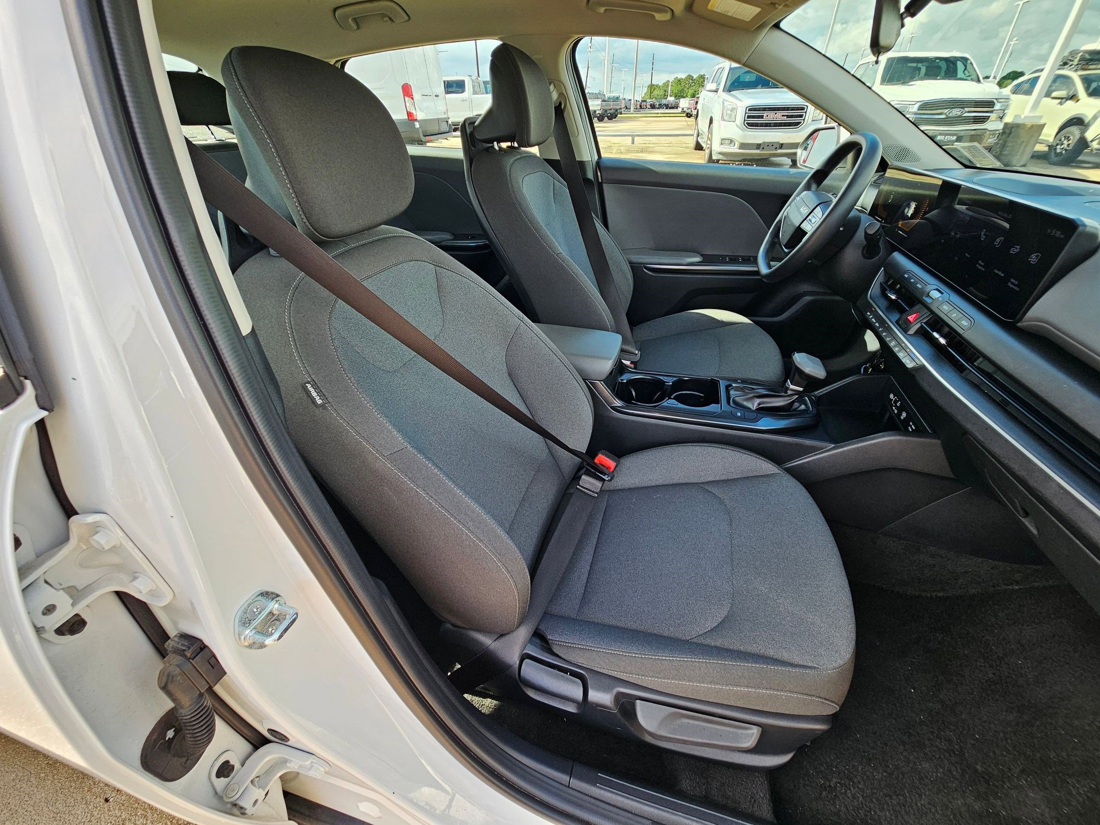 Used 2025 Kia K4 FWD image 32
