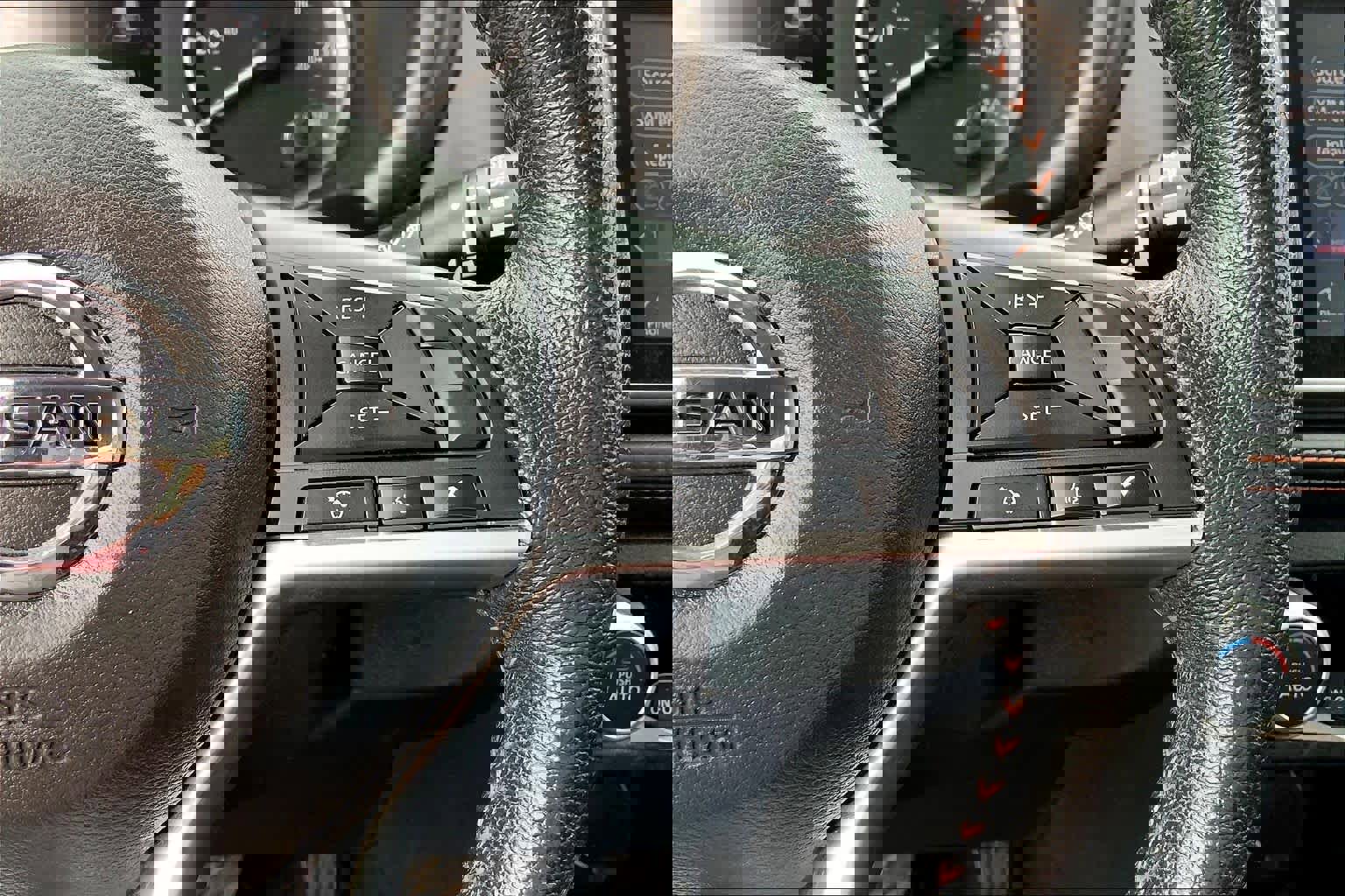 Used 2020 Nissan Kicks SR image 25