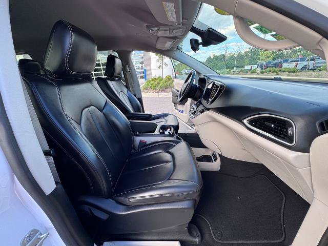 Used 2023 Chrysler Pacifica Touring-L FWD image 33
