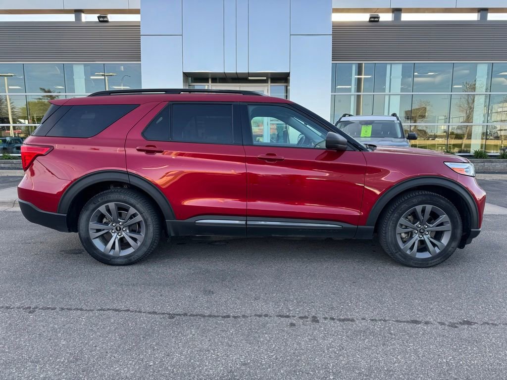 Certified 2021 Ford Explorer XLT w/ Equipment Group 202A AWD/4WD image 35