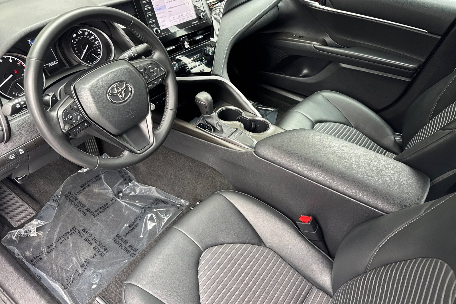 Used 2024 Toyota Camry SE FWD image 11