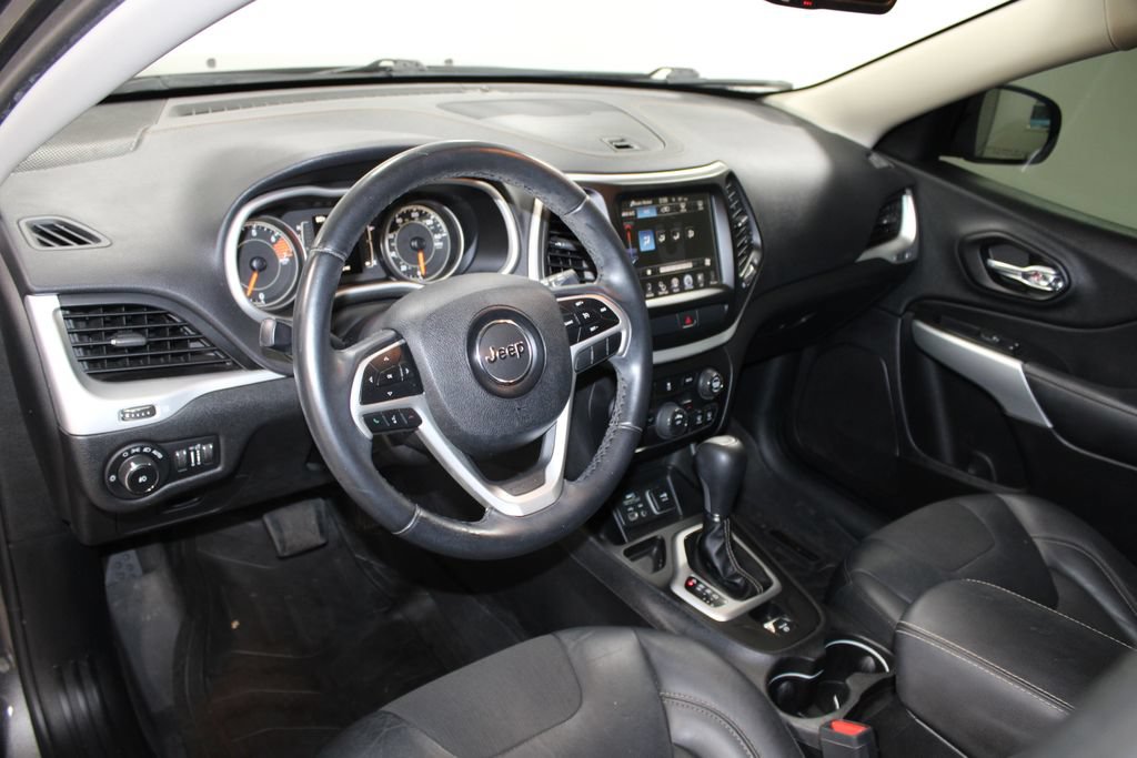 Used 2018 Jeep Cherokee Latitude Plus FWD image 22