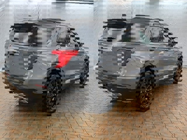 Certified 2023 Ford Explorer XLT w/ Equipment Group 202A image 5