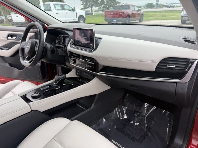 Used 2023 Nissan Rogue SL AWD/4WD image 38