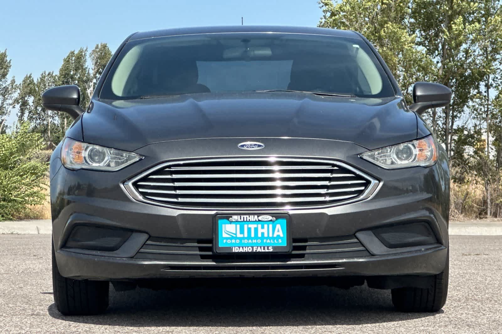 Certified 2018 Ford Fusion SE w/ Fusion SE Technology Package FWD image 10
