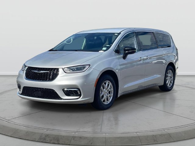 Used 2024 Chrysler Pacifica Touring-L FWD image 36
