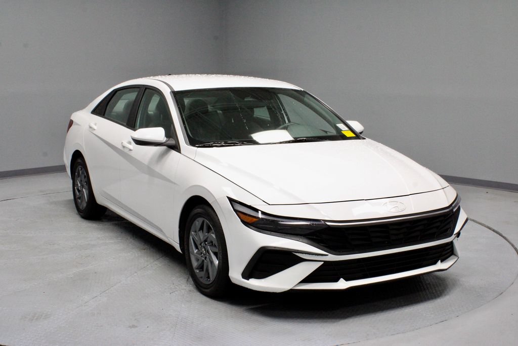 Used 2024 Hyundai Elantra SEL FWD image 1
