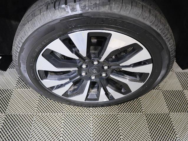 Certified 2025 Ford Expedition Platinum w/ Driver's Package AWD/4WD image 29