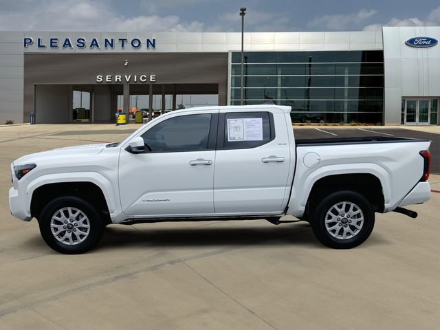 Used 2025 Toyota Tacoma SR5 AWD/4WD image 2