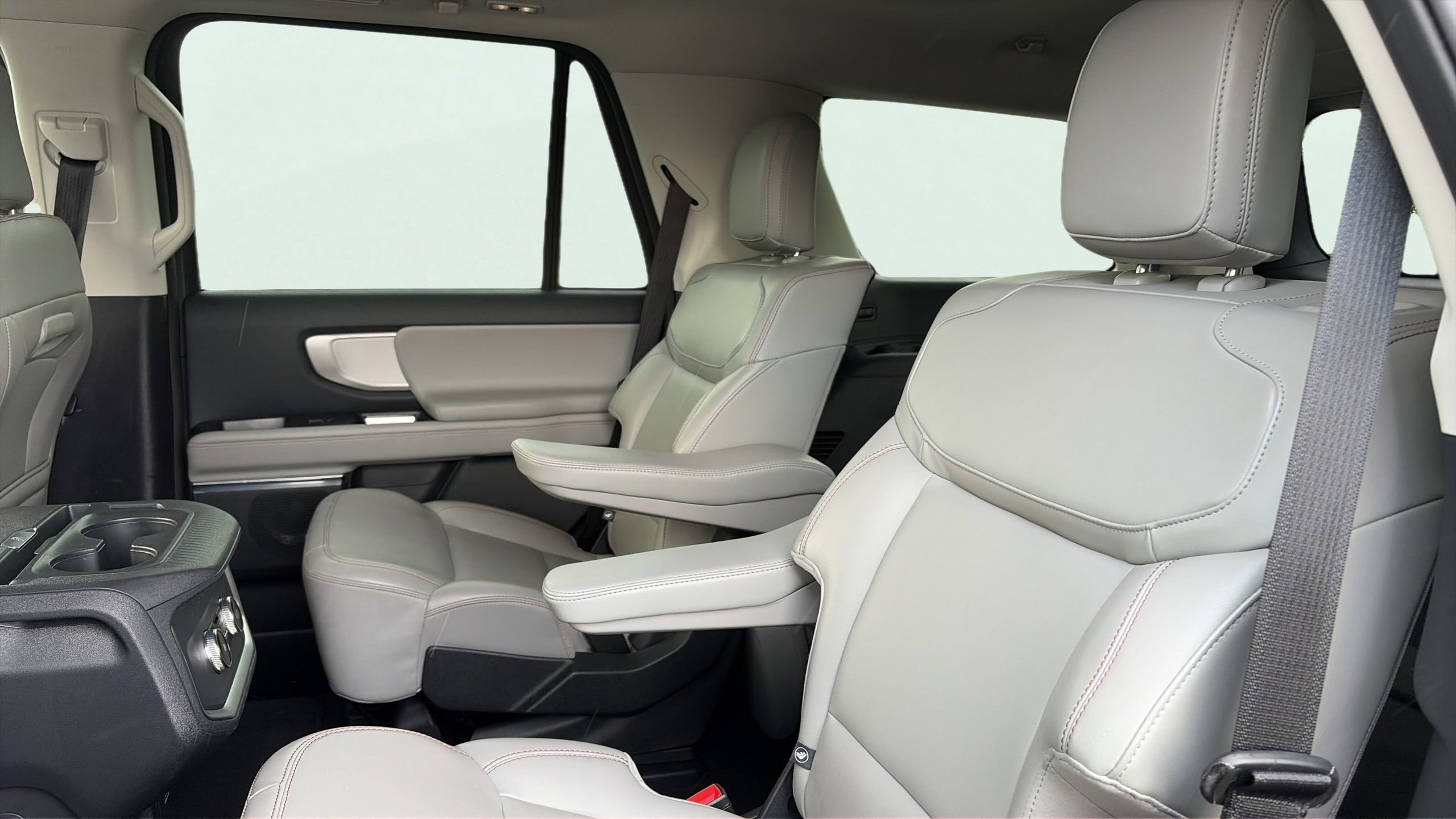 Certified 2025 Ford Expedition Active AWD/4WD image 13