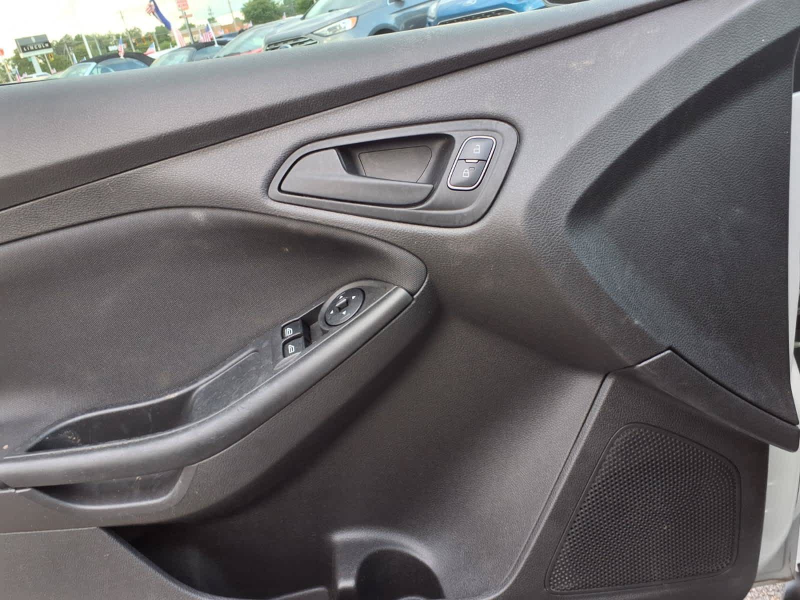 Certified 2018 Ford Focus S FWD image 15