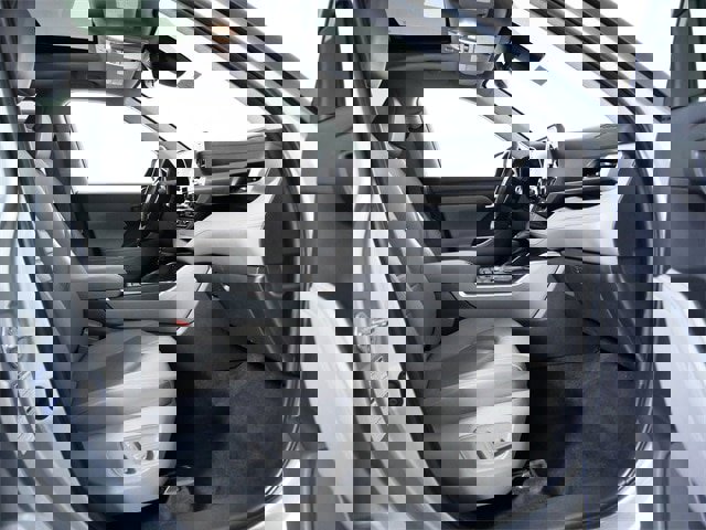 Used 2020 Toyota Highlander XLE image 11