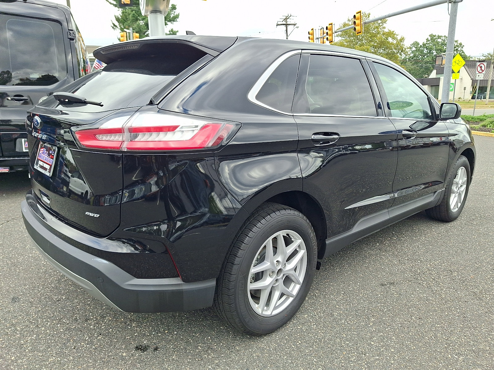 Certified 2024 Ford Edge SEL w/ Convenience Package AWD/4WD image 11
