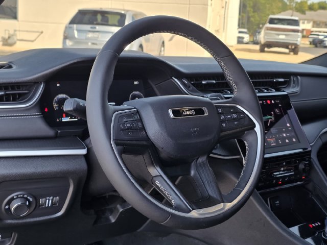 Used 2024 Jeep Grand Cherokee Altitude AWD/4WD image 25
