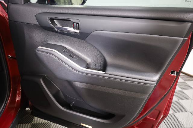 Used 2022 Toyota Highlander XSE AWD/4WD image 27