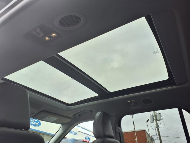 Certified 2023 Ford Explorer XLT w/ Equipment Group 202A image 5