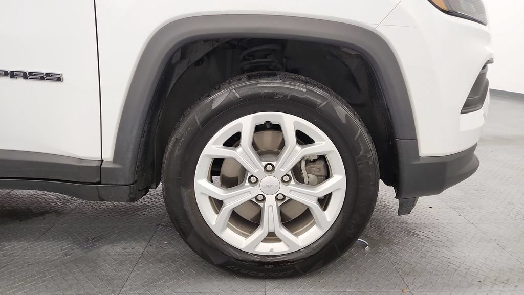 Used 2024 Jeep Compass Latitude AWD/4WD image 23
