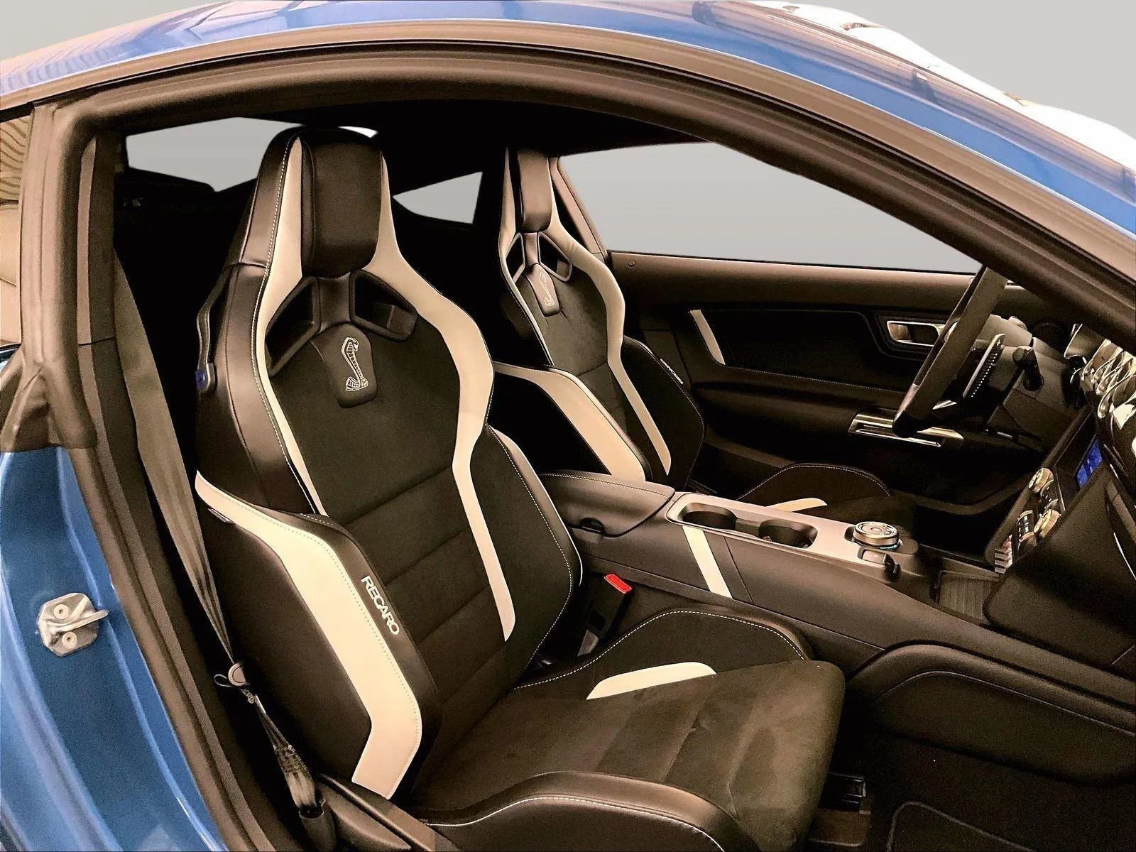 Certified 2020 Ford Mustang Shelby GT500 w/ Carbon Fiber Track Pack RWD image 7