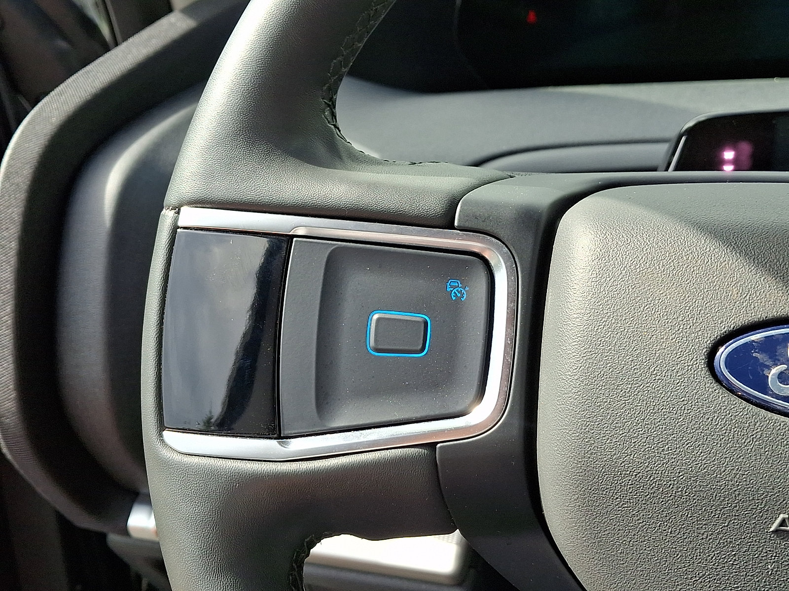 Certified 2025 Ford Expedition Active AWD/4WD image 23