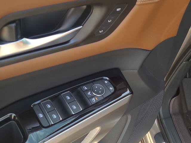 Used 2023 Nissan Pathfinder Platinum FWD image 23
