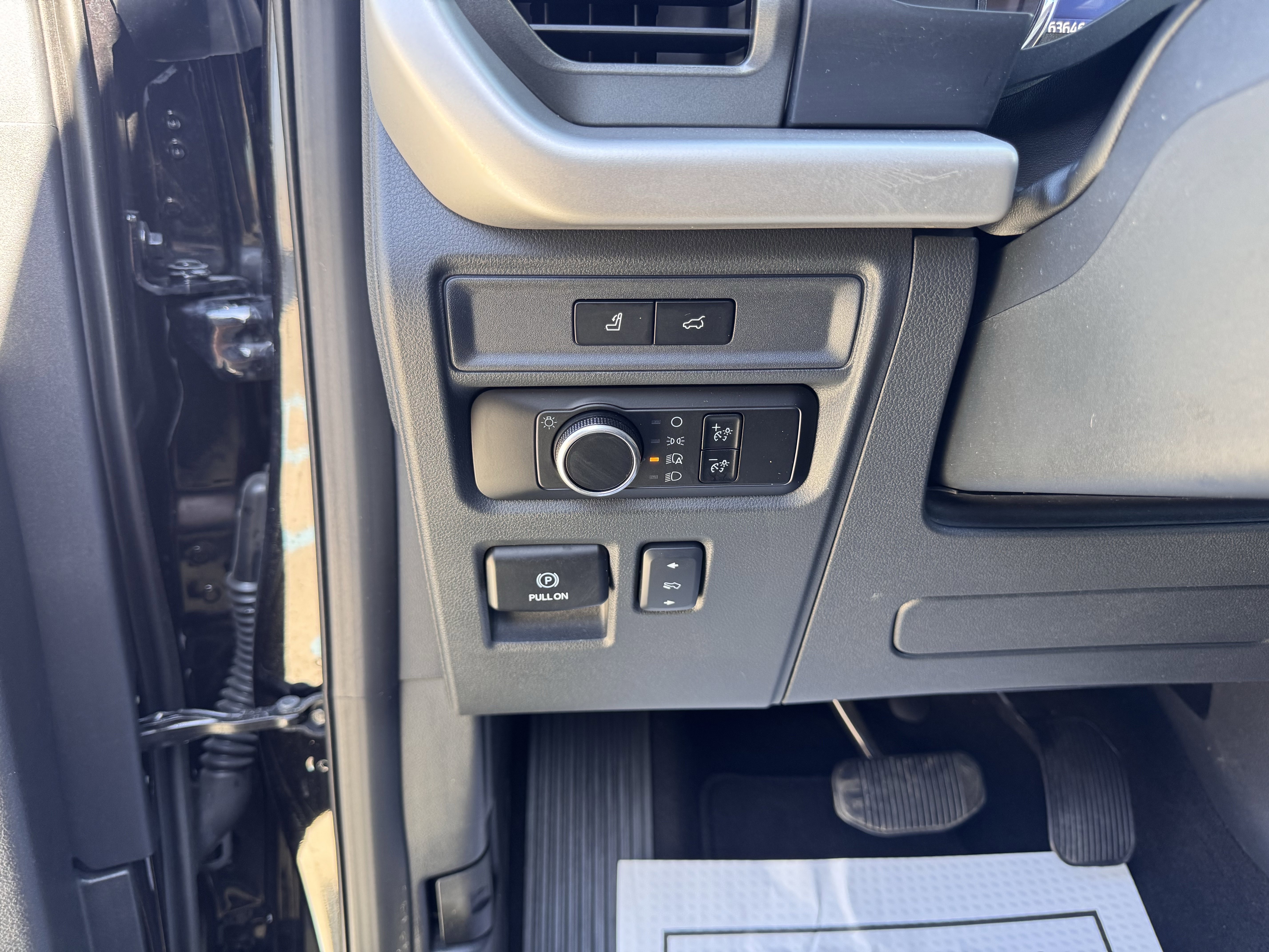 Certified 2024 Ford Expedition Max XLT image 11