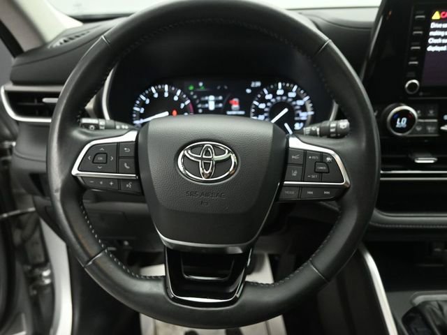 Used 2021 Toyota Highlander XLE AWD/4WD image 15