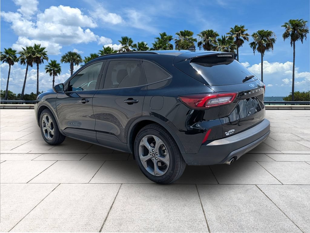 Certified 2025 Ford Escape ST-Line FWD image 6